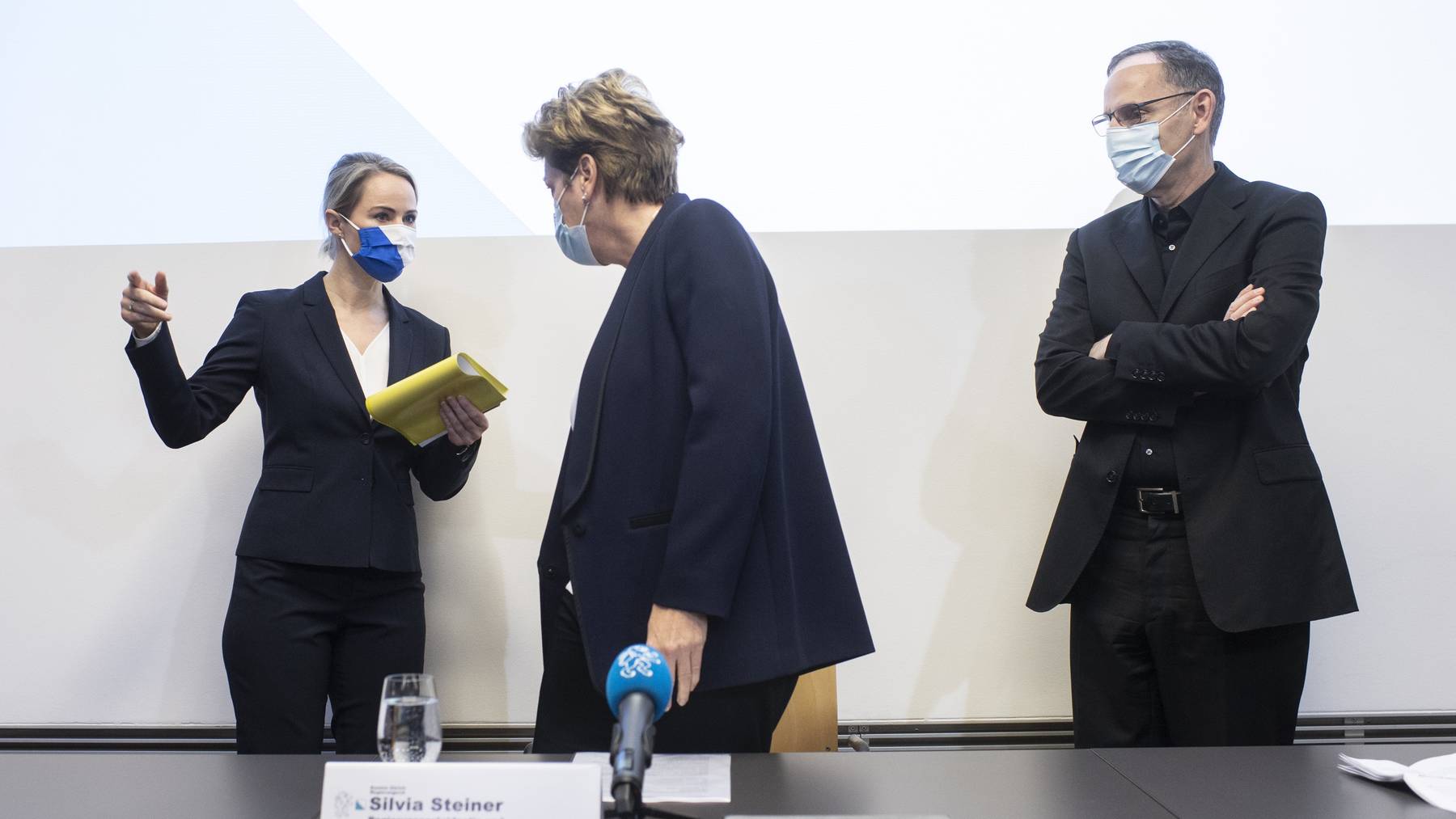 Von links nach rechts die Zürcher Regierungsräte Natalie Rickli, Silvia Steiner und Mario Fehr.