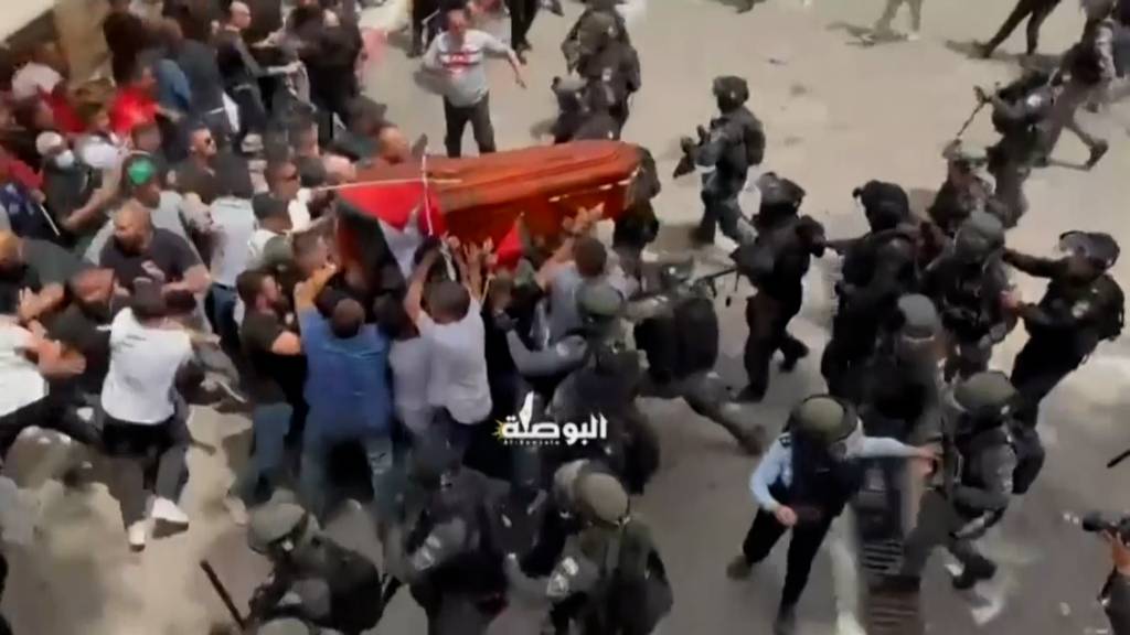 Erschossene Journalistin: Polizei prügelt in Jerusalem auf Trauergäste ein