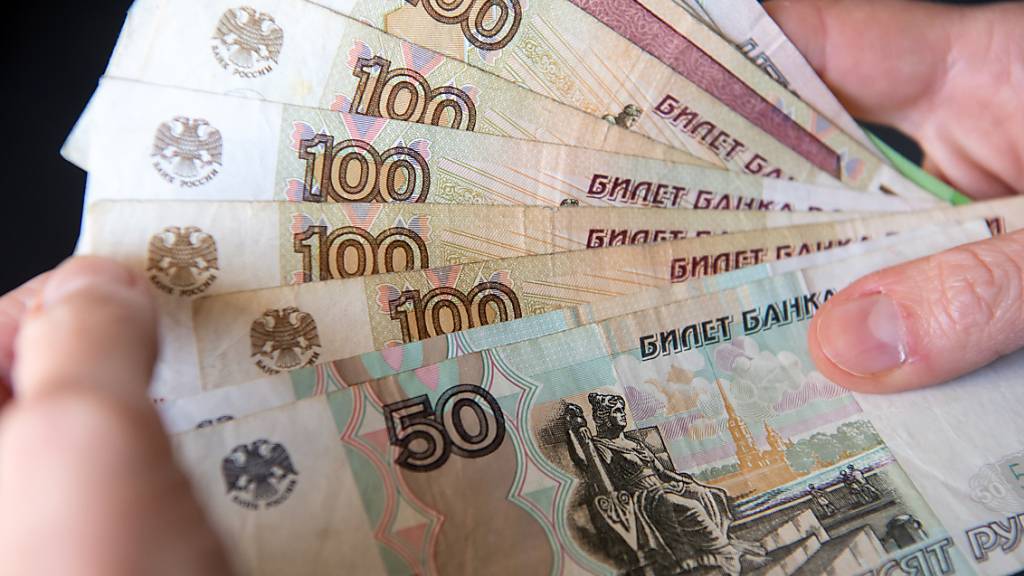 Der Rubel ist in den letzten Tag am Devisenmarkt unter Druck gekommen. Nun will die russische Notenbank mit einer kräftigen Zinserhöhung die Währung stützen.(Symbolbild)