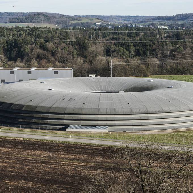 Grösstes Mikroskop der Schweiz kann künftig noch genauere Bilder von Proben liefern