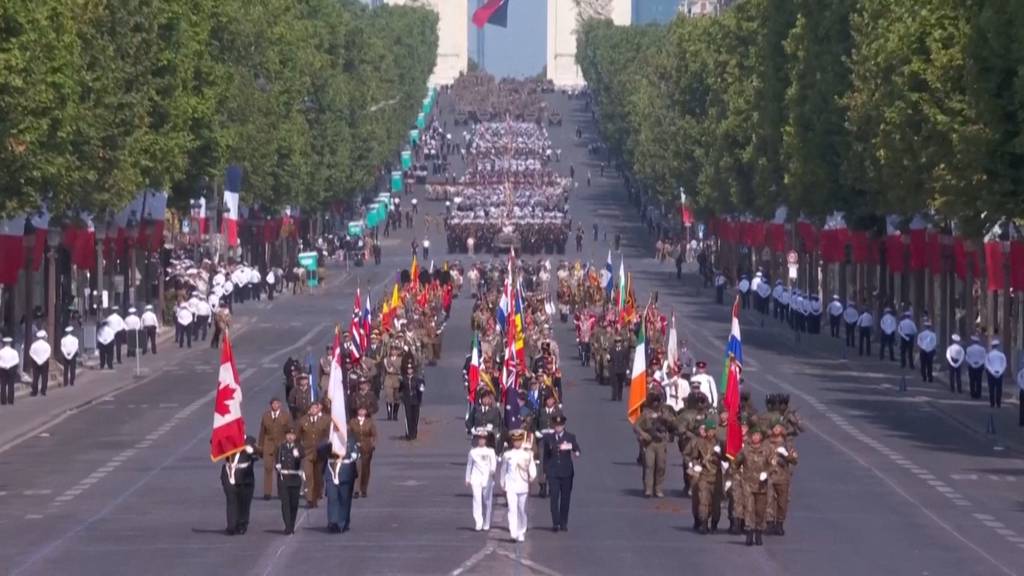 Bei grosser Militärparade in Paris: Macron setzt Zeichen für die Ukraine-Hilfe