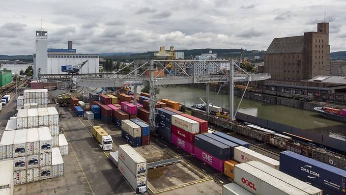 Schweizer Exporte erholen sich im August weiter