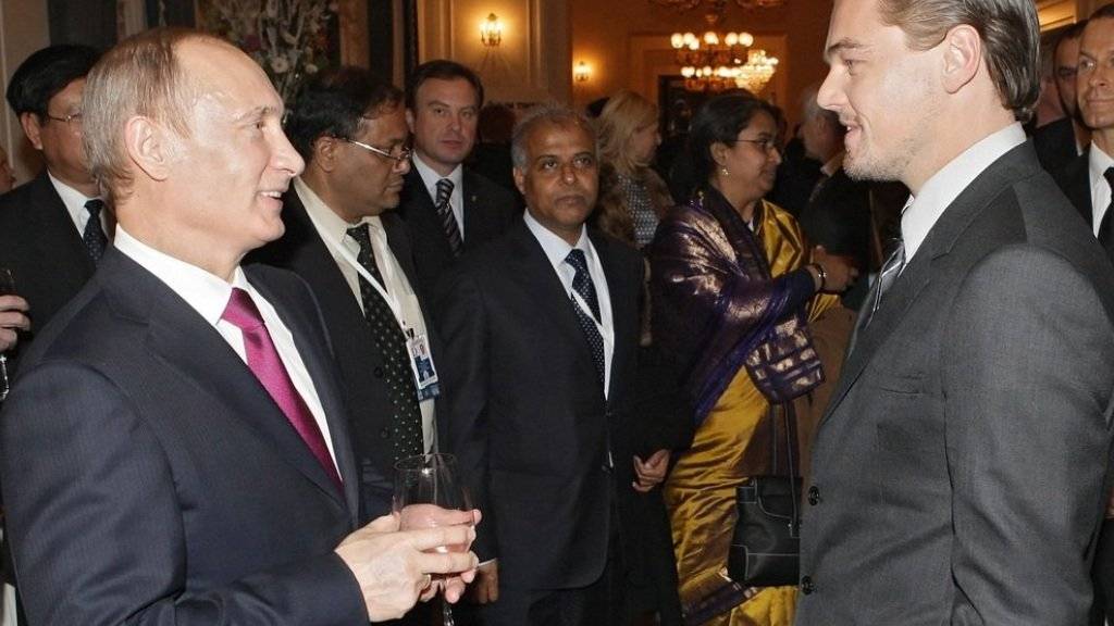 Leonardo DiCaprio 2010 bei einem Treffen mit Wladimir Putin. Der Schauspieler könnte sich vorstellen, in die Rolle des Politikers zu schlüpfen (Archiv).
