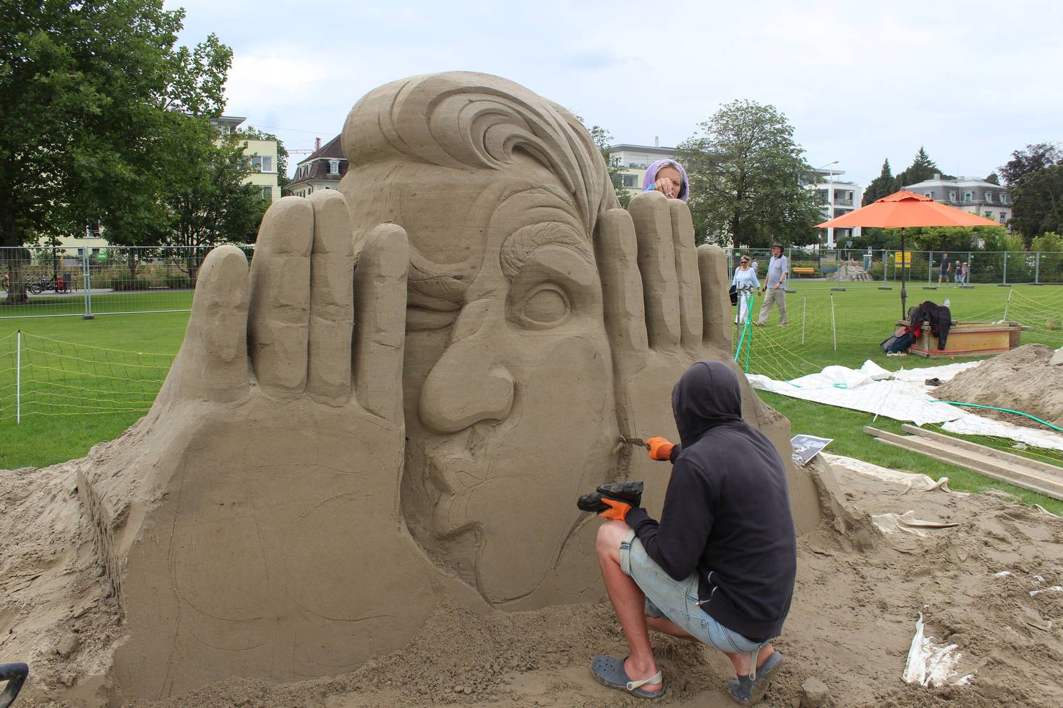 Ab dem Wochenende können die fertigen Sandskulpturen in Rorschach bestaunt werden. (Bild: FM1Today/Linus Hämmerli)