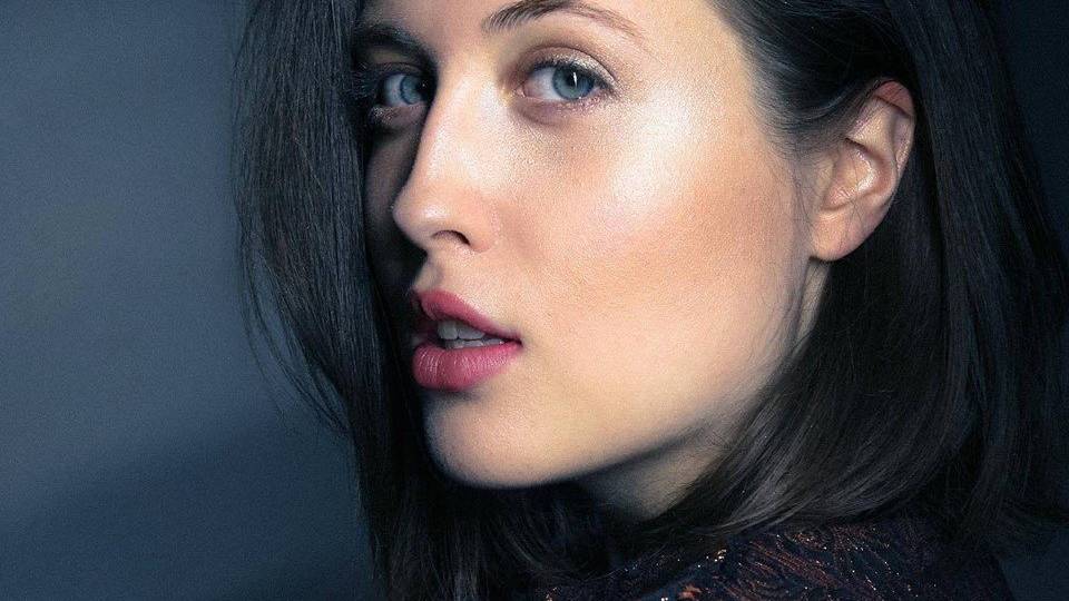 https://www.facebook.com/alicemerton/photos/