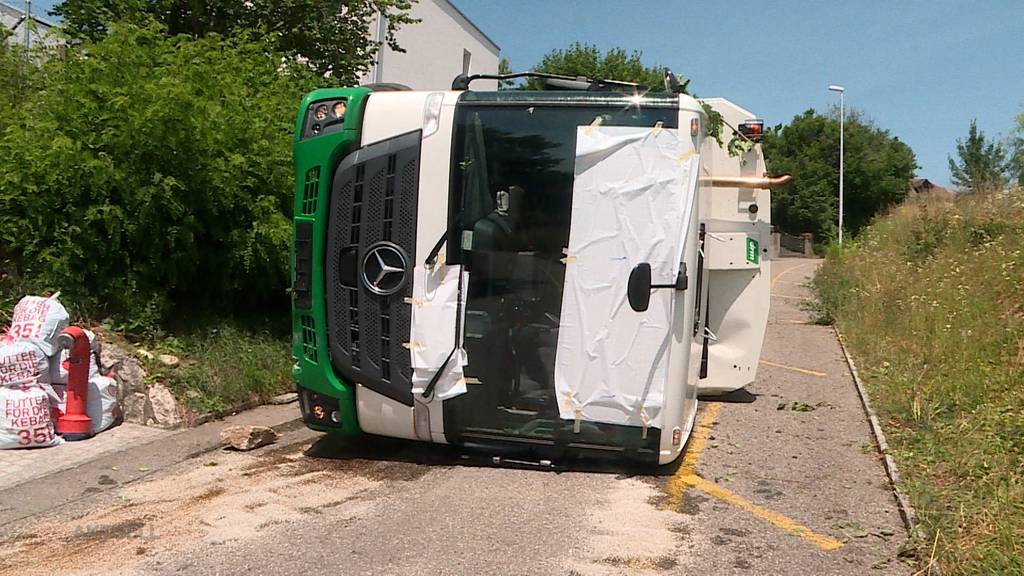 Tödlicher Unfall Riedholz: Kehrichtwagen kippt aus unerklärlichen Gründen