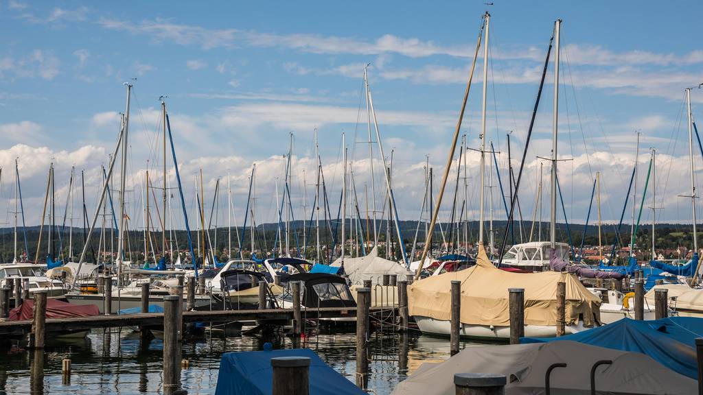 Boote müssen wegen Niedrigwasser aus Bodensee-Häfen geholt werden