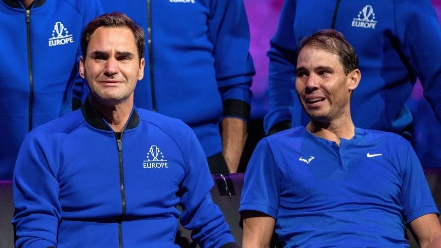 Ein Bild, das um die Welt ging: Roger Federer und Rafael Nadal nach dem letzten Spiel Federers im Herbst 2022.