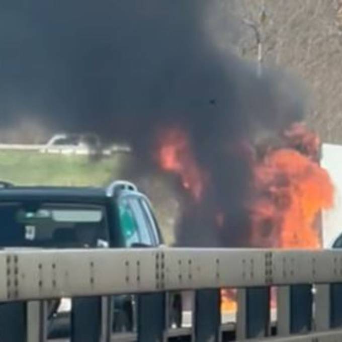 Chaos auf A1: Lastwagen-Brand Richtung Bern – Kollision Richtung Zürich