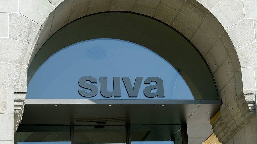 Die in Luzern ansässige Suva will möglichst rasch wieder mit Detektiven Versicherungsbetrügern das Handwerk legen.