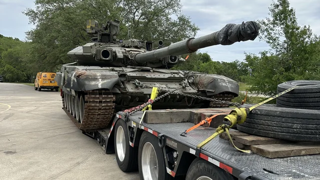 Gekaperter russischer Panzer taucht an Tankstelle in Louisiana auf