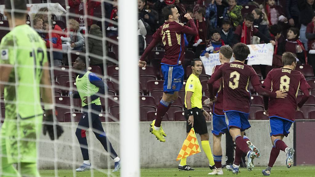 Servettes Doppeltorschütze Jérémy Guillemenot hebt ab