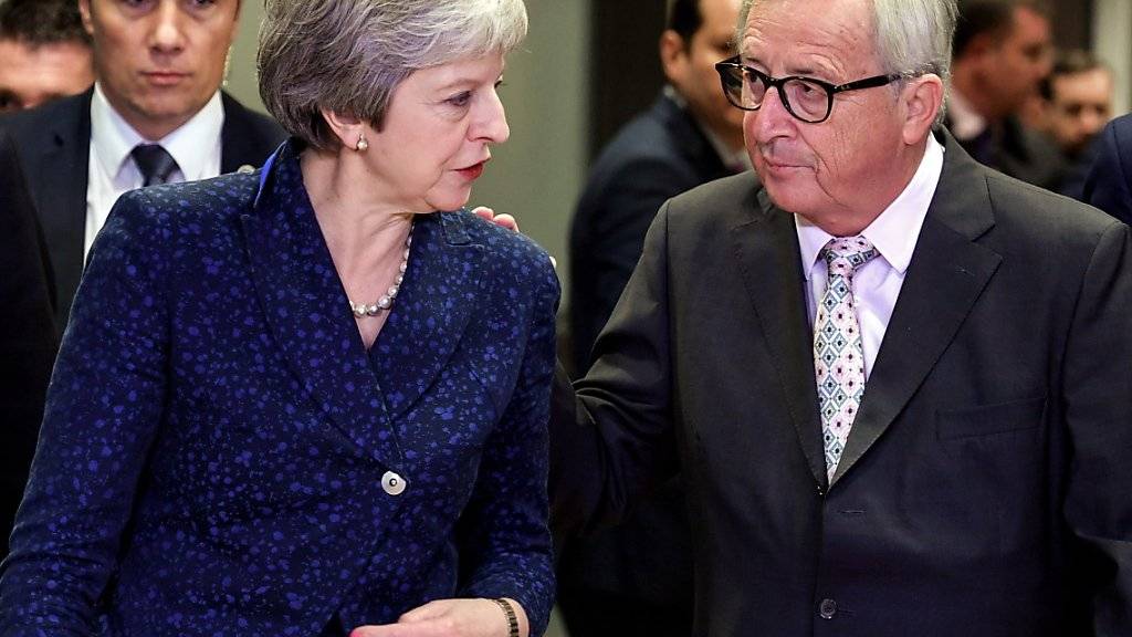 Die britische Premierministerin Theresa May will am Nachmittag in Sachen Brexit mit EU-Kommissionspräsident Jean-Claude Juncker telefonieren. (Archivbild)