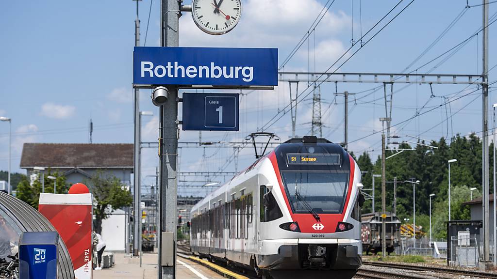 Eine S-Bahn hält am Bahnhof Rothenburg Station. (Archivaufnahme)