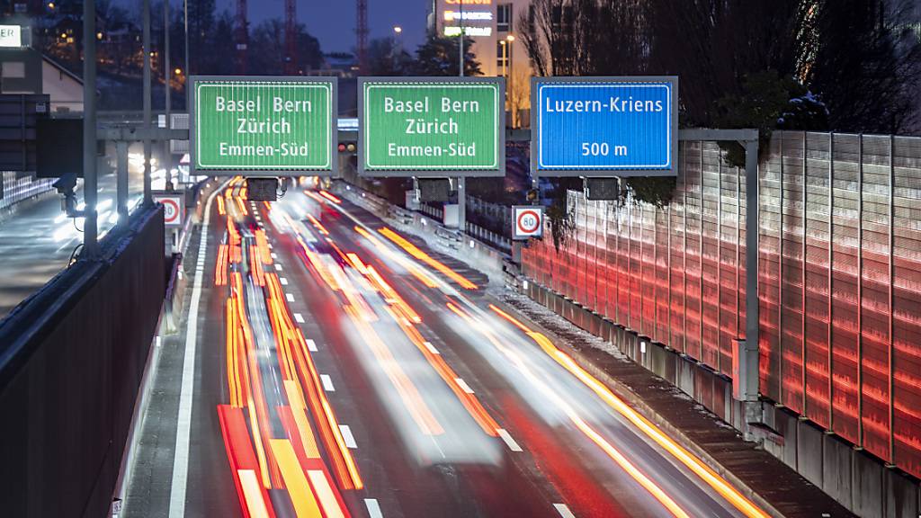 Blick auf die Autobahn A2 in Kriens LU. (Archivaufnahme)