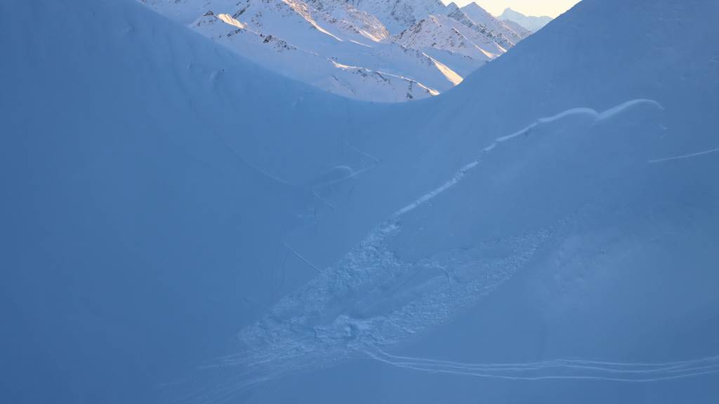 Avalanche-11.12.2022-Photo-Police-cantonale-valaisanne-scaled