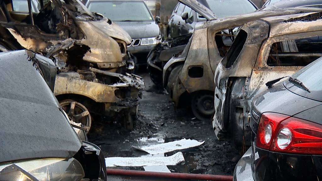 Flurlingen: Feuer bei Autohändler zerstört mehrere Fahrzeuge