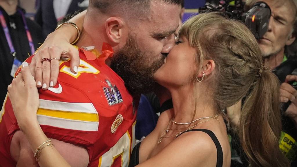 Travis Kelce, Starspieler der Kansas City Chiefs und Verlobter von Pop-Superstar Taylor Swift, lässt offen, ob er seine Karriere fortsetzen wird