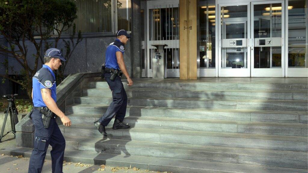 Ein Geschworenengericht in Lugano hat einen 44-jährigen Tessiner wegen Mordes an seinem Rivalen zu einer lebenslänglichen Freiheitsstrafe verurteilt. (Archivbild)