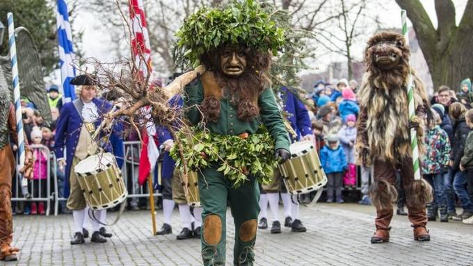 Kleinbasel feiert «Vogel Gryff» bei feuchtem Wetter