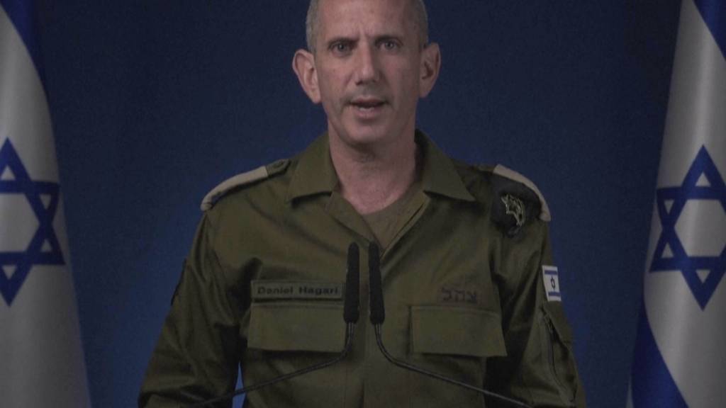 HANDOUT - In diesem Bild aus einem Video, das von den israelischen Verteidigungsstreitkräften (IDF) am frühen Samstag den 26. Oktober 2024 veröffentlicht wurde, kündigt der israelische Militärsprecher Daniel Hagari an, dass die IDF militärische Ziele im Iran angreifen. Foto: Uncredited/Israel Defense Forces/AP/dpa