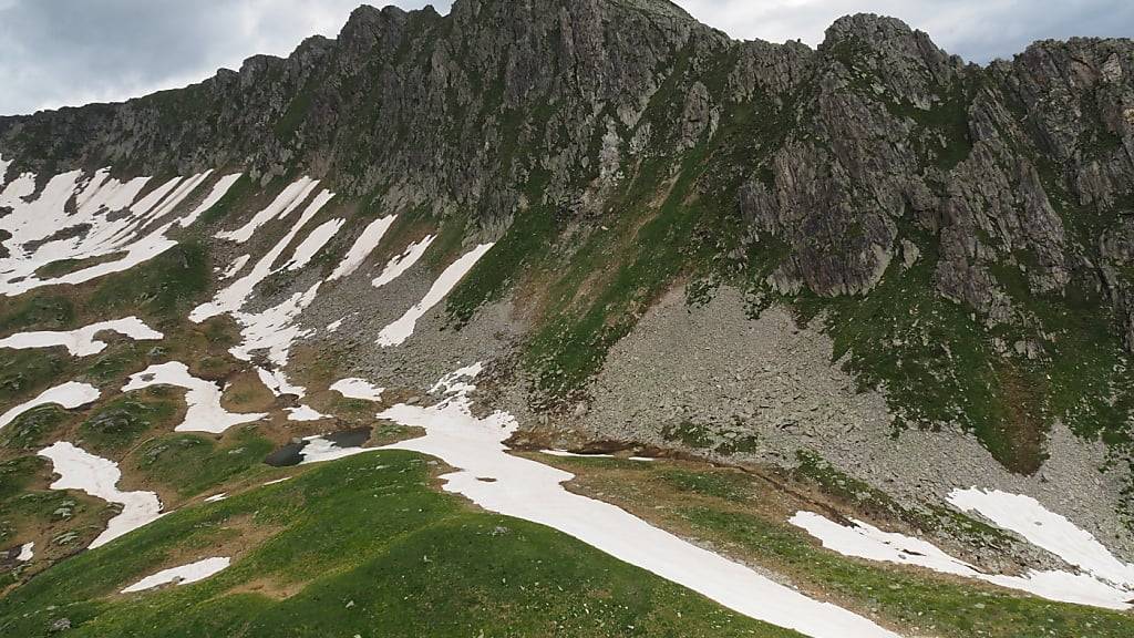 An der Pointe du Midi stürzte am Dienstag ein Wanderer rund 30 Meter in den Tod.