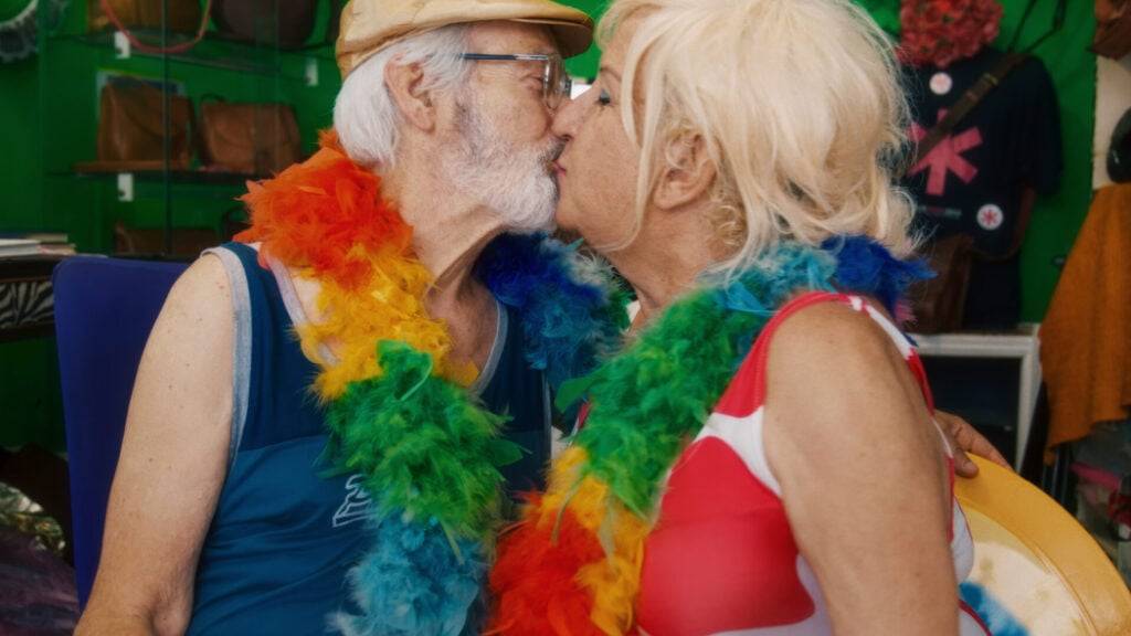 Gino und Massimo sind verliebt. Ihre Boutique ist ein sicherer Hafen für queere Menschen in Palermo.
