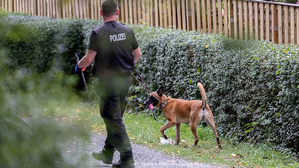 Die deutsche Polizei durchsucht eine Kleingartenanlage im Fall Maddie.