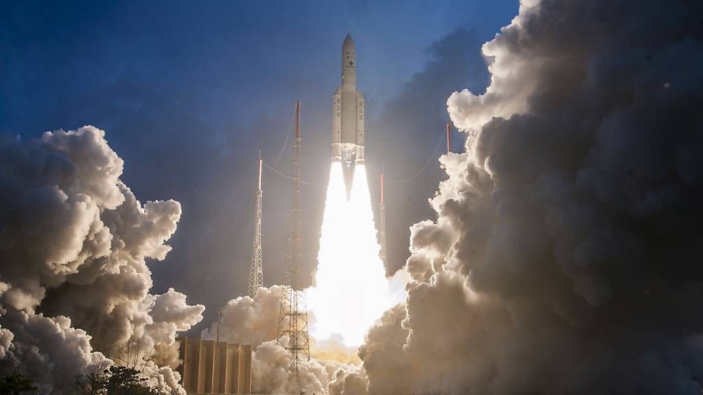 Der Start der europäischen Trägerrakete Ariane 5 auf dem Weltraumbahnhof Kourou ist erneut verschoben worden. (Symbolbild)