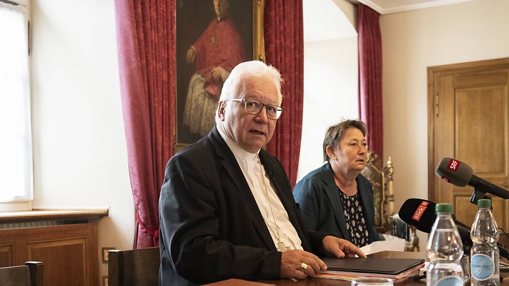Bischof Markus Buechel äusserte vor den Medien zur Studie über sexuellen Missbrauch in der katholischen Kirche. 