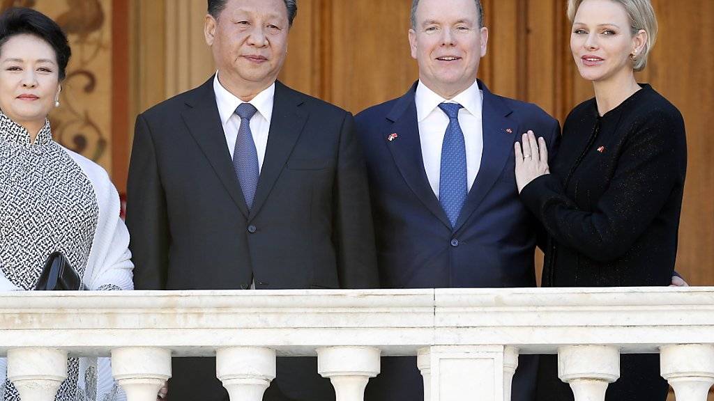 Bei sonnigem Frühlingswetter wurden Chinas Präsident Xi Jinping und seine Frau Peng Liyuan in Monaco von Fürst Albert II. und Fürstin Charlène empfangen.