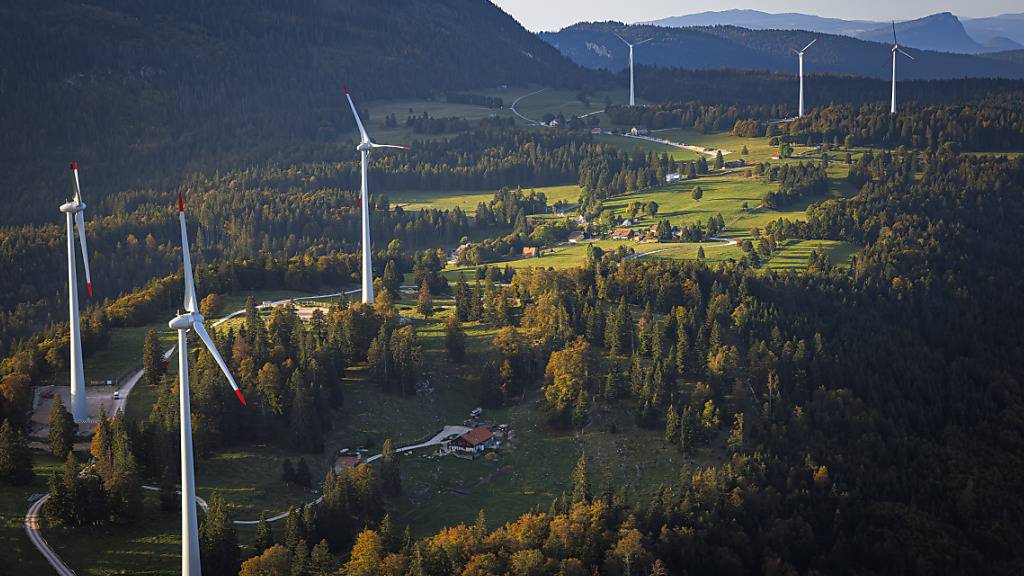 Die Windkraftanlage in Sainte-Croix besteht aus sechs Windrädern und ist damit die zweitgrösste der Schweiz.