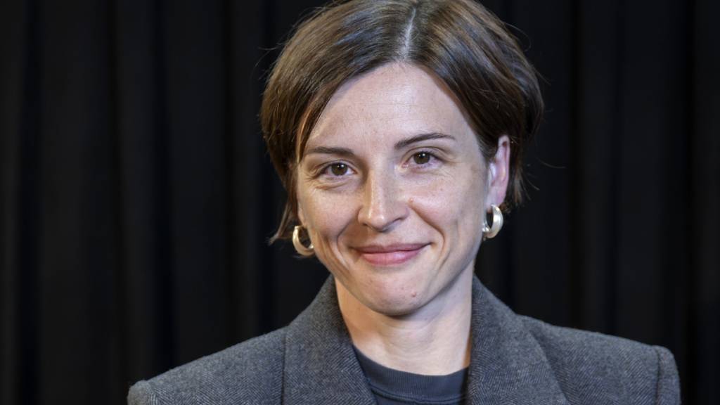 Für die Schweizer Autorin Dorothee Elmiger gelten derzeit Superlative: Sie hat am Sonntag den Schweizer Buchpreis 2025 bekommen - nachdem sie auch schon mit dem Deutschen und dem Bayerischen Buchpreis ausgezeichnet wurde.