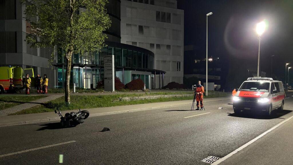 Motorradfahrer verletzt sich bei Sturz in Schlieren ZH schwer