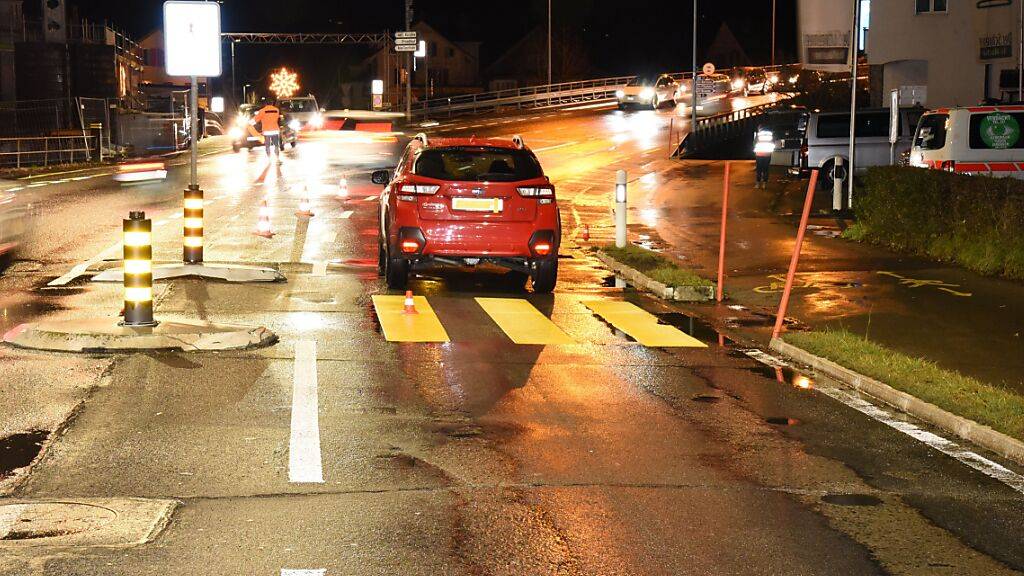 Bei einem Unfall auf einem Fussgängerstreifen hat sich in Brunnen ein 51-Jähriger erheblich verletzt.