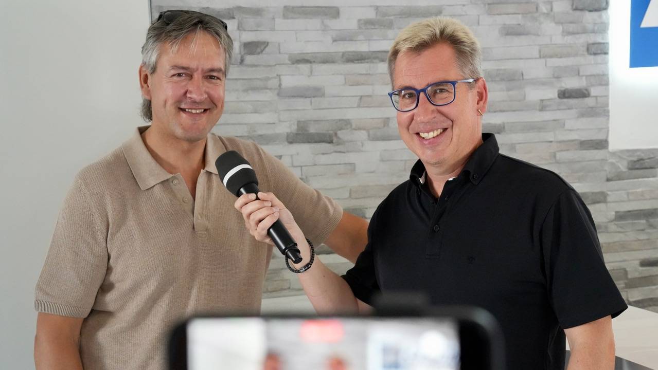 Phil Olavide mit Gespärch mit Roger Fuchs