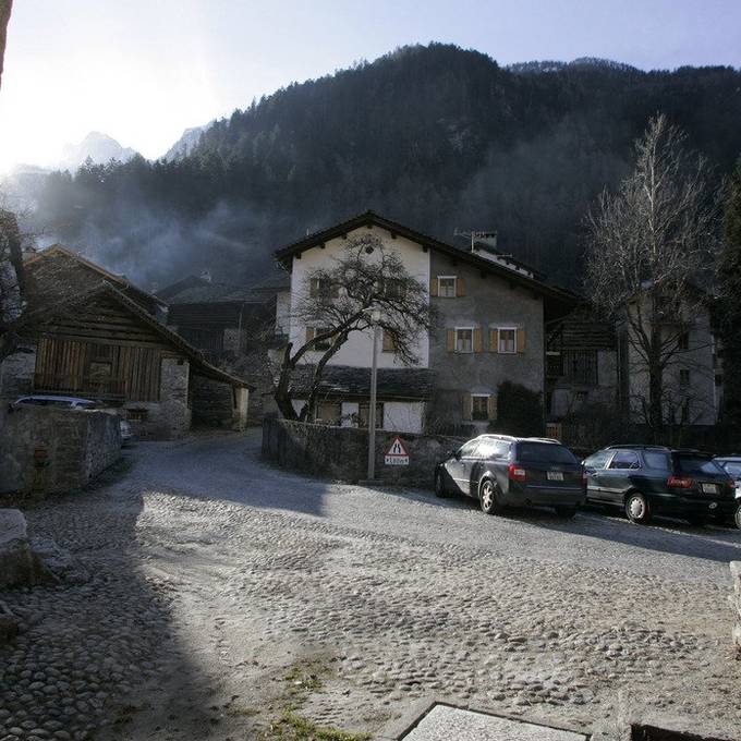 Bündner Dorf wegen Steinschlag evakuiert