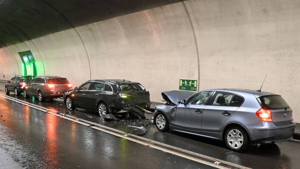 Der Sachschaden an den vier Autos beträgt laut Schätzung der Polizei rund 35'000 Franken.
