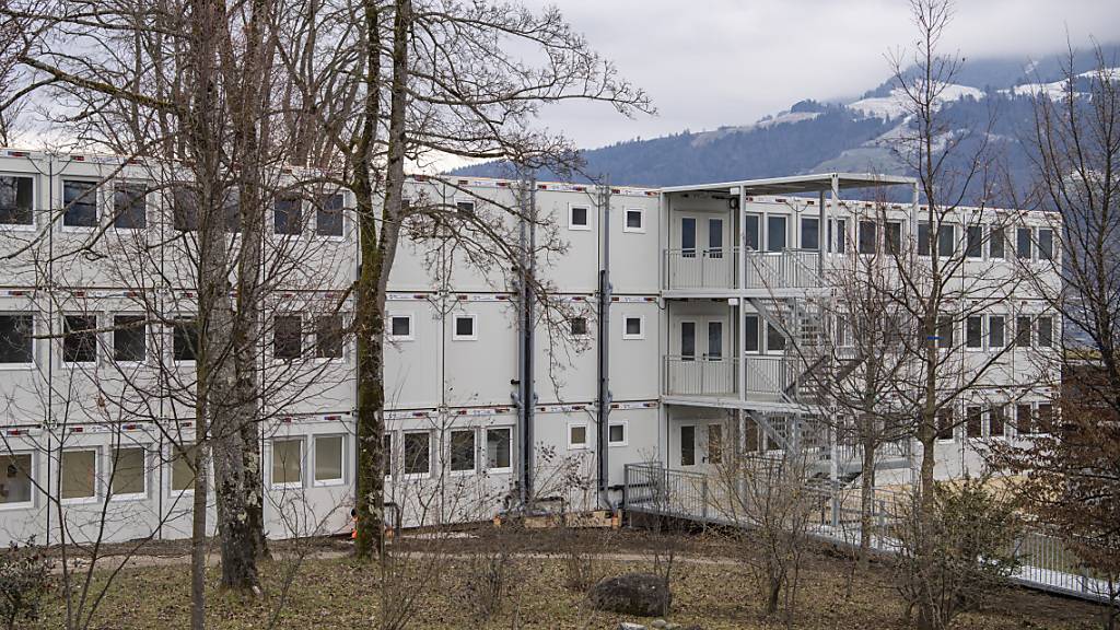 Blick auf die von gewissen Nachbarn bekämpfte Kollektivunterkunft für kriegsvertriebene Personen aus der Ukraine in Meggen. (Archivaufnahme)