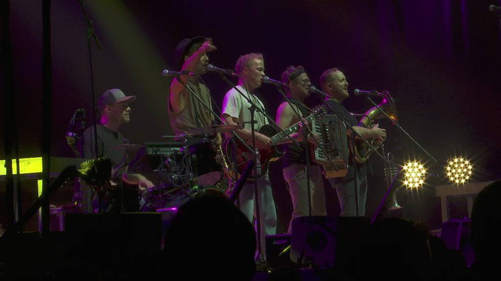 Ausverkaufte Olma-Halle: Fäaschtbänkler begeistern bei «Dahom-Konzert»