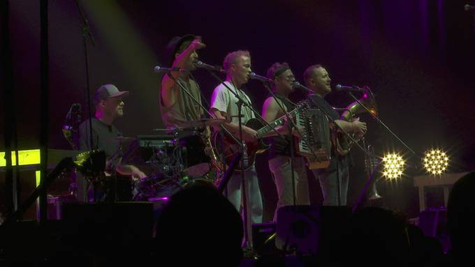 Ausverkaufte Olma-Halle: Fäaschtbänkler begeistern bei «Dahom-Konzert»