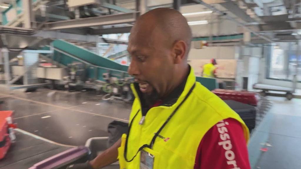 Viel Arbeit für Kofferpacker am Flughafen