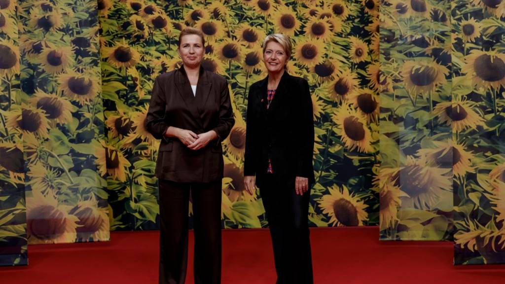 Gastgeberin Mette Frederiksen (links im Bild) und Bundespräsidentin Karin Keller-Sutter (rechts) haben am Gipfeltreffen in Kopenhagen verschiedene Prioritäten.
