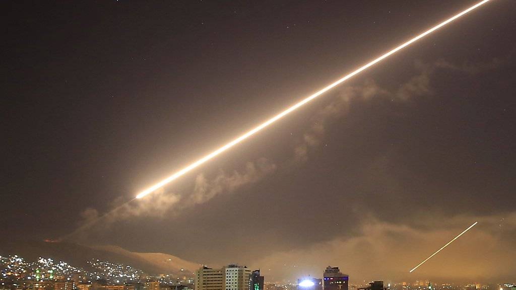 Explosionen bei Damaskus: Die syrische Luftabwehr schoss am Freitagabend gegen «feindliche Zeile». (Symbolbild)