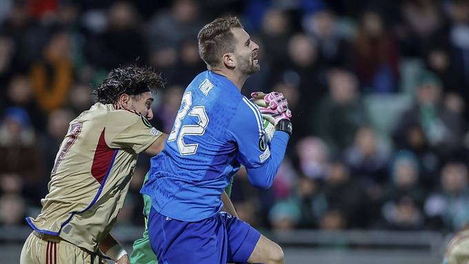 Servette dank Ersatzgoalie Frick im Achtelfinal