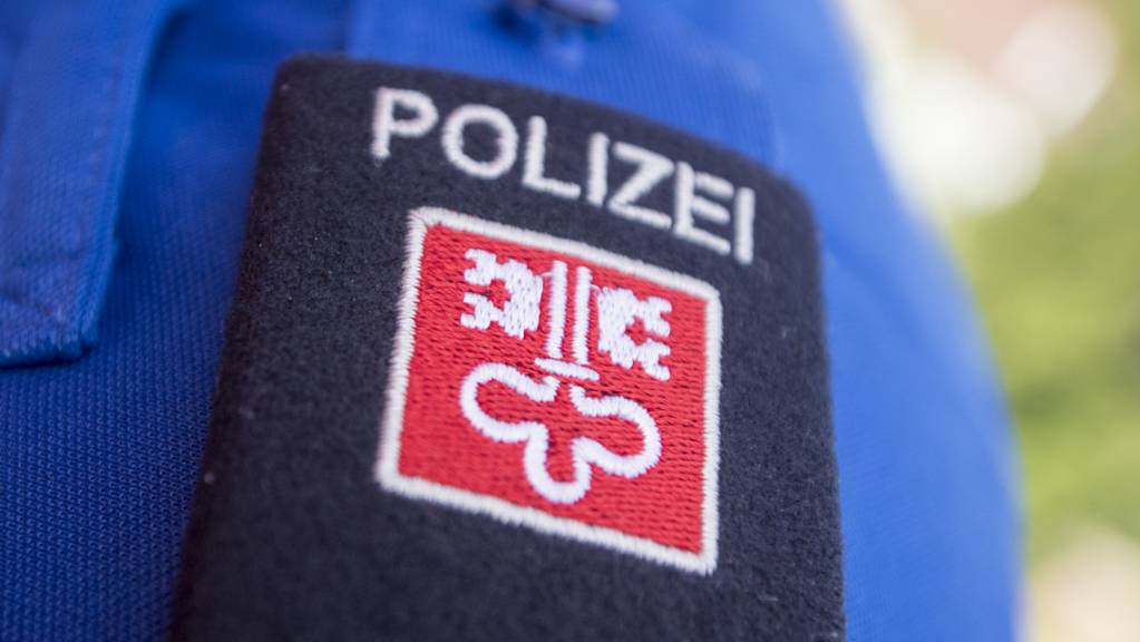 Die Nidwaldner Kantonspolizei ist einem Mann auf die Schliche gekommen, der in Hergiswil mehrere Autos ausgeräumt hat. (Themenbild)