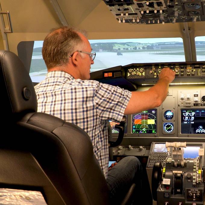 Traum vom eigenen Cockpit: Aargauer baut Flugsimulator im Estrich