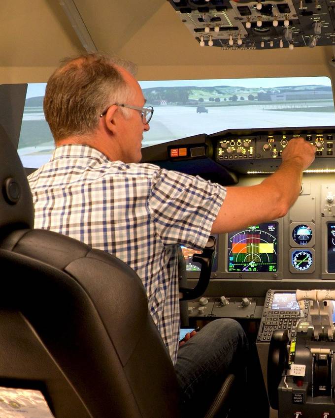 Traum vom eigenen Cockpit: Aargauer baut Flugsimulator im Estrich