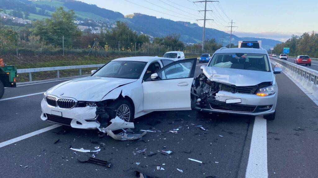 Der Auffahrunfall verursachte im Morgenverkehr Verkehrsbehinderungen.