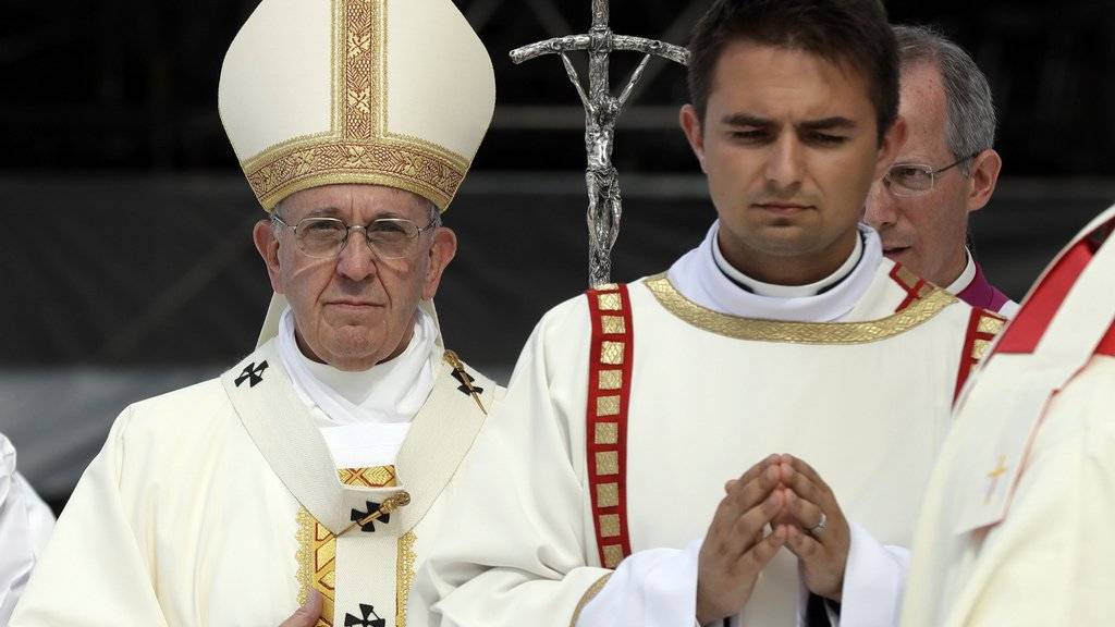 Papst Franziskus feiert mit hunderttausenden Pilgern den Abschluss des Weltjugendtages in Krakau.